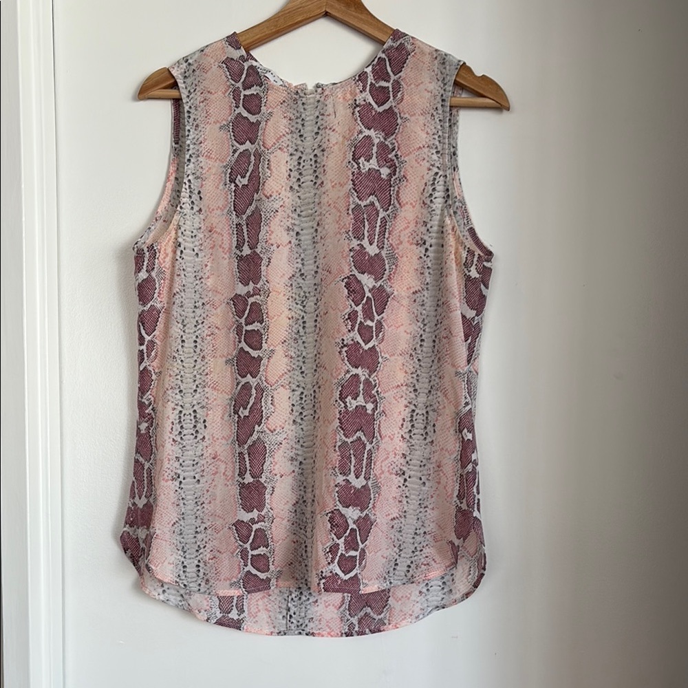 Equipment Silk Pattern Sleeveless top